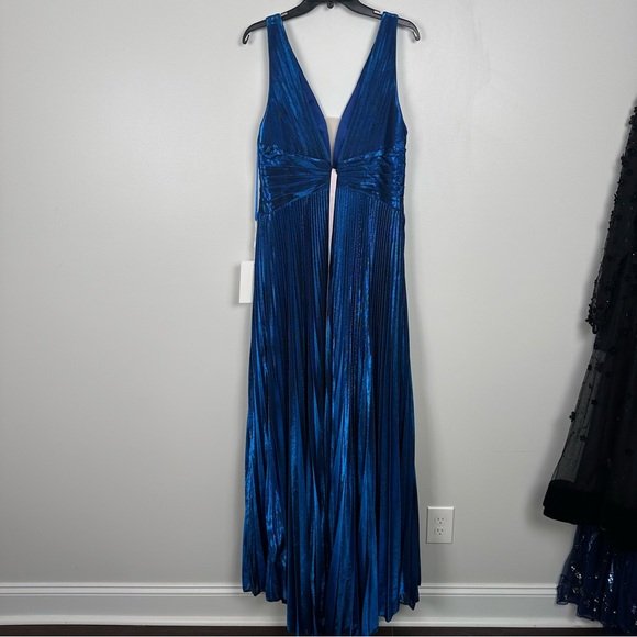Mac Duggal PLUNGE NECK PLEATED METALLIC GOWN 50640 Sapphire NEW Size 12 - Picture 5 of 8